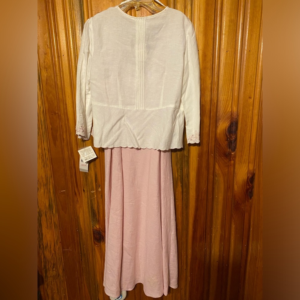 Thin pink dress with a off white thin sweater